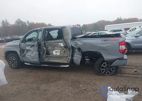 2018 Toyota Tundra Sr5 5.7L V8 z USA, uszkodzony, nr VIN 5TFDY5F18JX681217